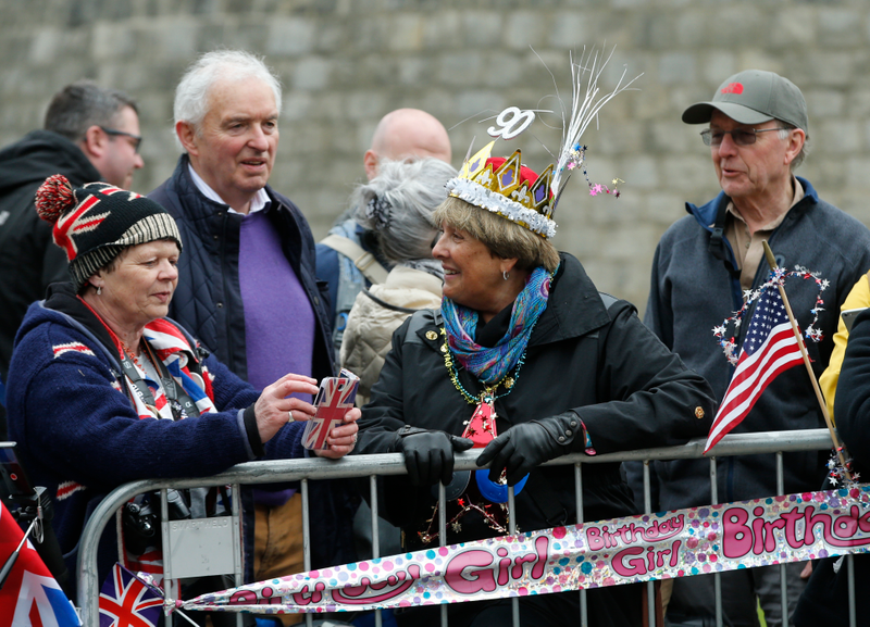 Illustration for article titled Enthusiasts Greet Queen Elizabeth II on Her 90th Birthday